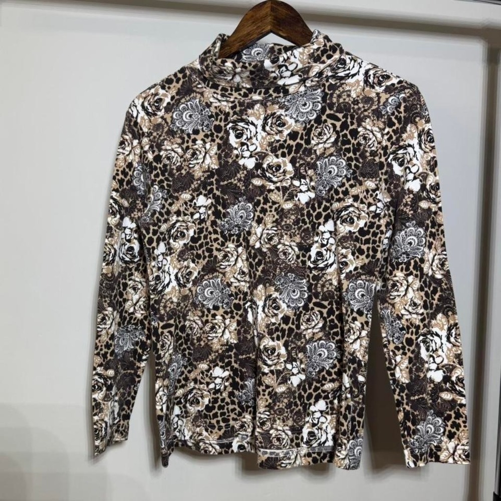 Studio II Leopard Pring Long Sleeve Turtleneck With Floral Pattern Size Medium